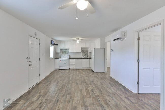 Photo - 2157 Green St