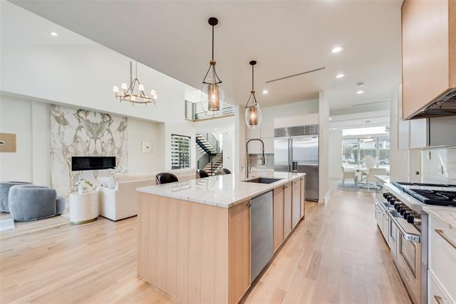 6411 Royal Ln