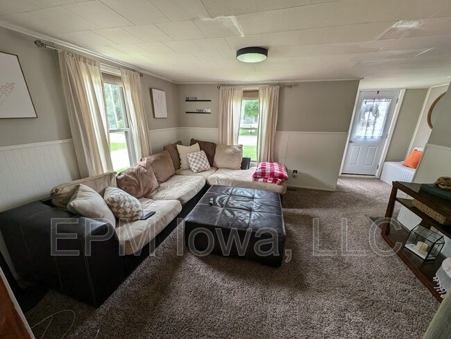 Photo - 608 8th Ave SW