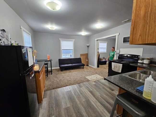 Photo - 807 Maple Ave