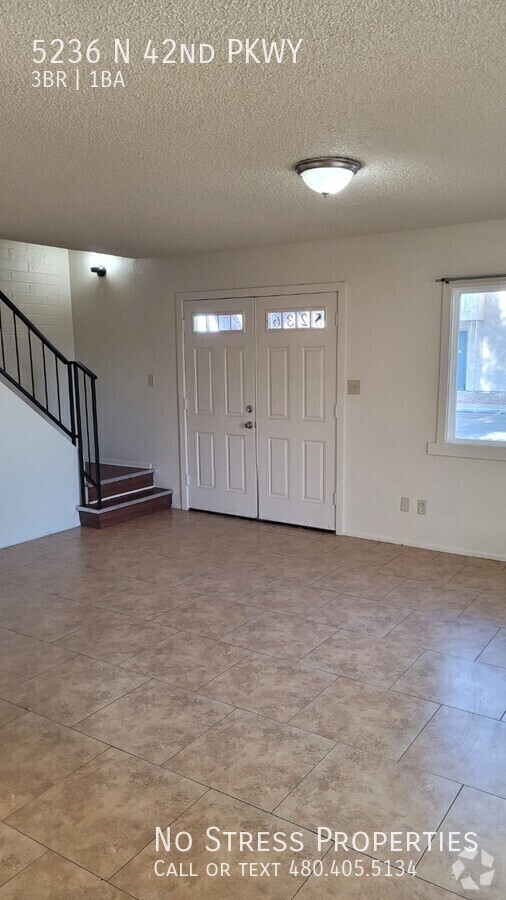 Building Photo - 3 Bed Town Home off 43rd Ave & Camelback Rd!