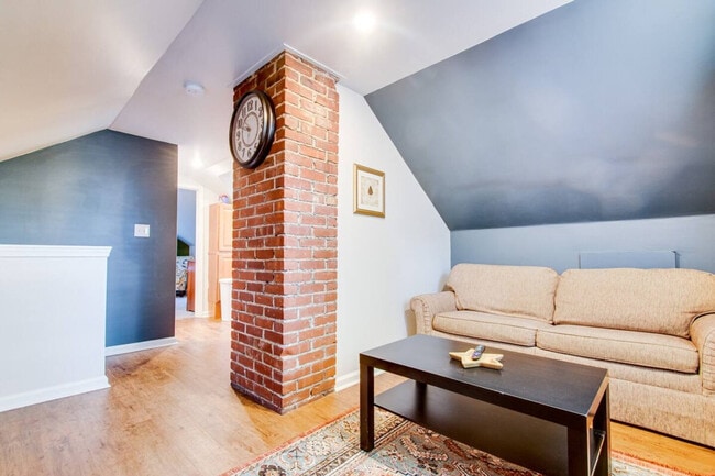 Photo - 42 Old Lancaster Rd Unidad ID1321809P