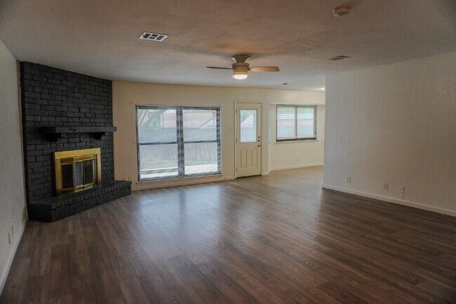 Photo - Spacious 4 Bedroom Home in Briarwick