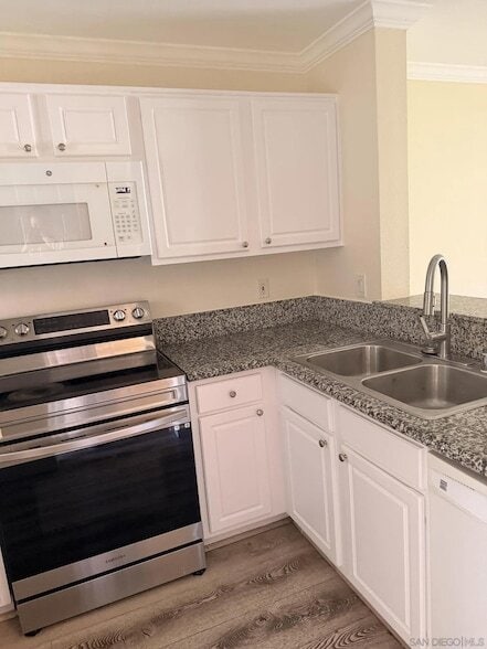 Photo - 7405 Charmant Dr