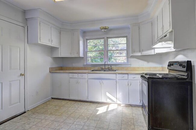 Photo - 2442 Tredway Dr