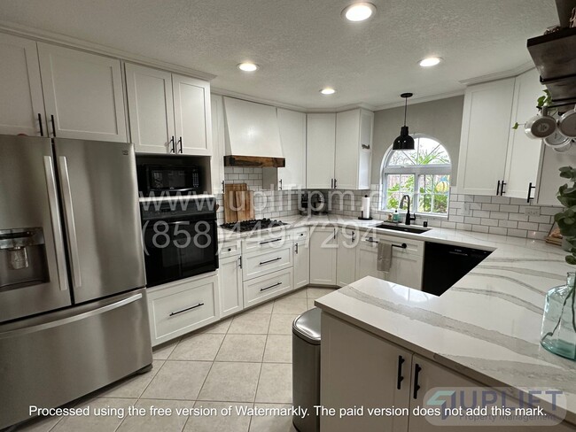 2 BED , 2 BATH WITH BONUS ROOM, LARGE FENC... - 2 BED , 2 BATH WITH BONUS ROOM, LARGE FENC... Casa