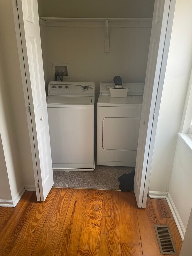 Laundry Room - 1136 Day St