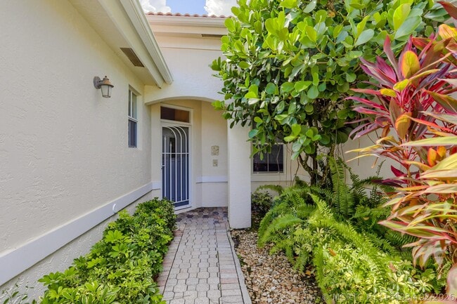 8193 Sandpiper Way