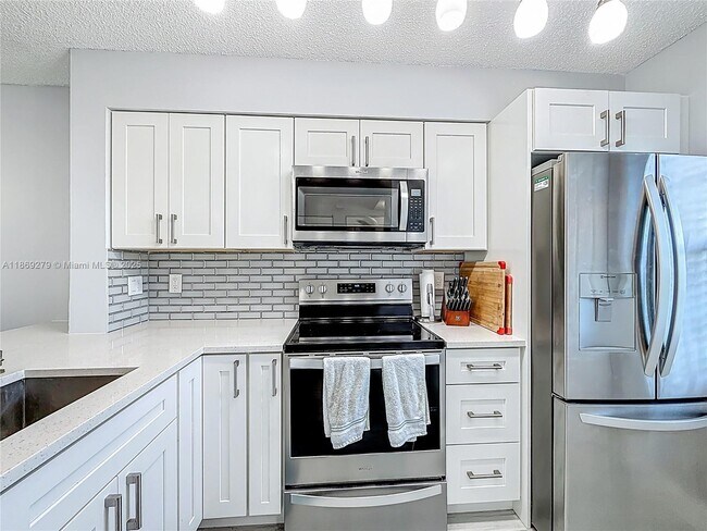 Photo - 2228 N Cypress Bend Dr Unit 303