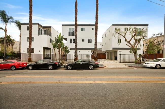 Building Photo - 443 Heliotrope Dr Unit #443