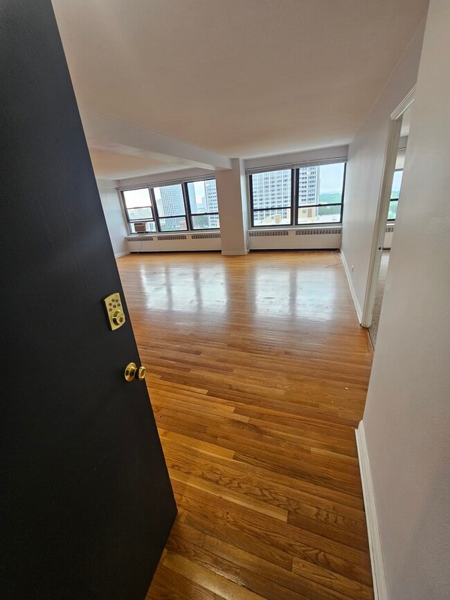 Building Photo - 707 W Gordon Ter Rental