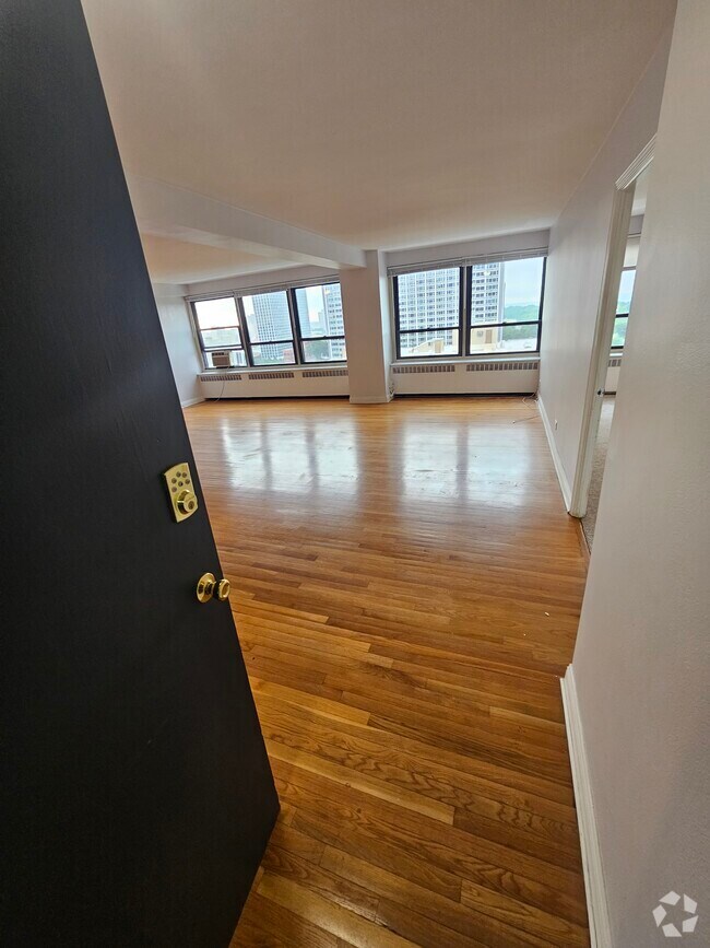 Building Photo - 707 W Gordon Ter Rental