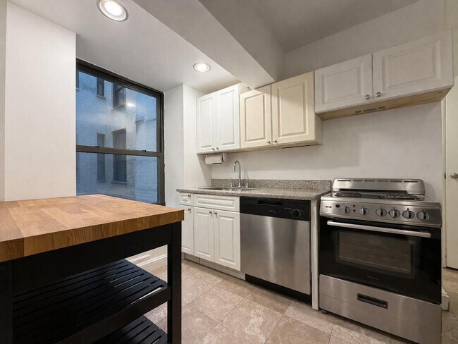 29 W 12th St Unit B
