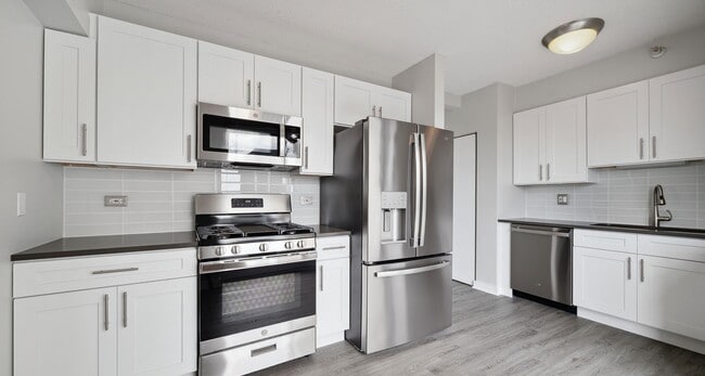 Photo - 601 N State St