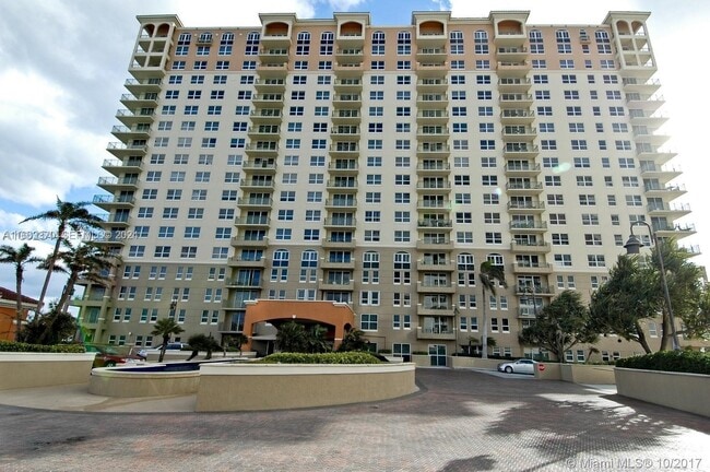 Building Photo - 2080 S Ocean Dr Unit 905