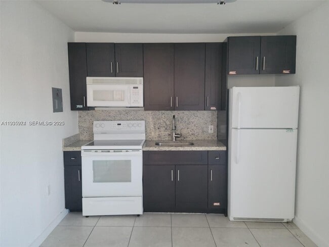 Building Photo - 5655 Johnson St Unit 2