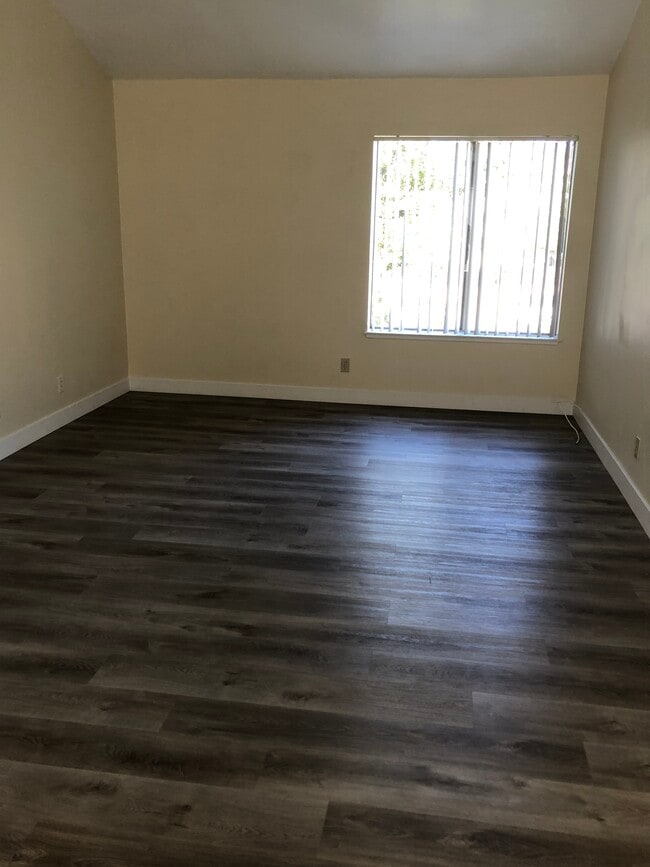 Photo - 13000 Dronfield Ave