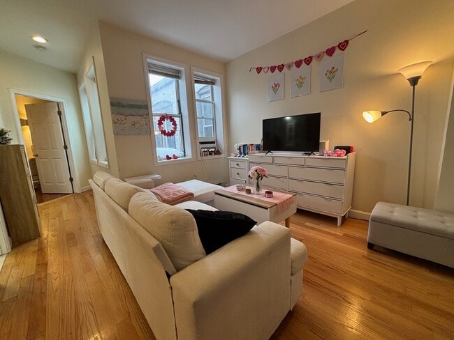 Building Photo - 9 Grove St