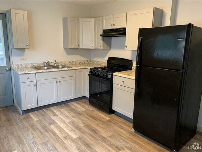 Building Photo - 112 W 1st St S Rental