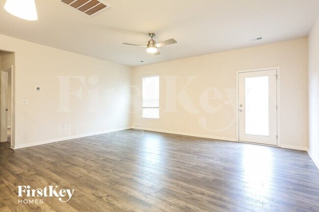 Photo - 410 Stonefence Dr