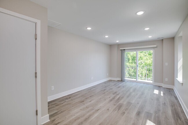 Photo - 2017 N College Ave Unidad 3