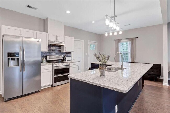 Photo - 124 Fairfield Pl NW