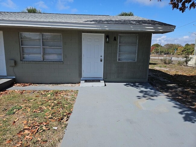 Photo - 815 Dundas Ct