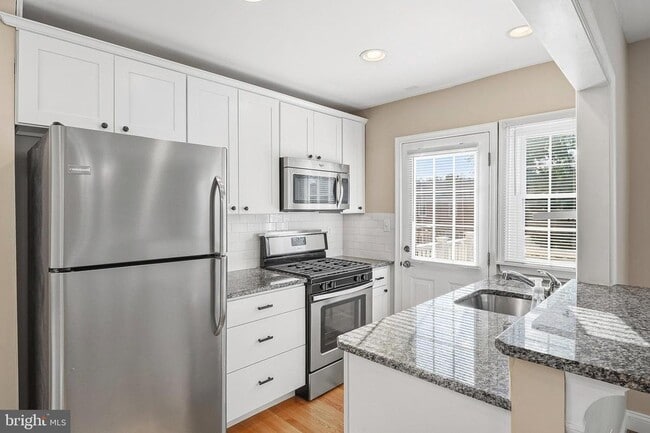 Photo - 1865 Edgewood Rd