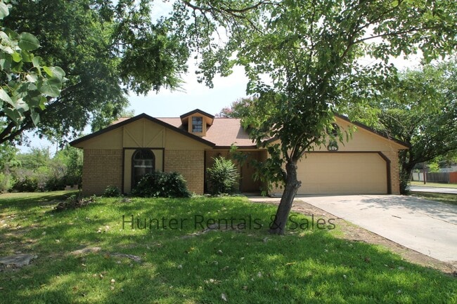 Building Photo - Country Trails Three Bedroom