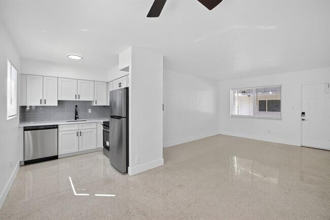 Photo - 1821 Middle River Dr Unidad 1