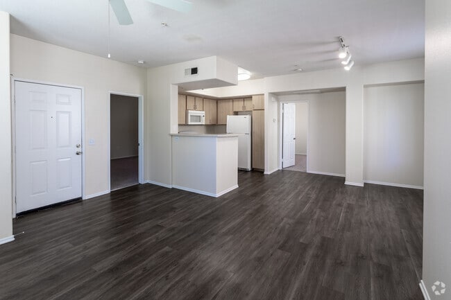 2BR, 1BA - 993 SF