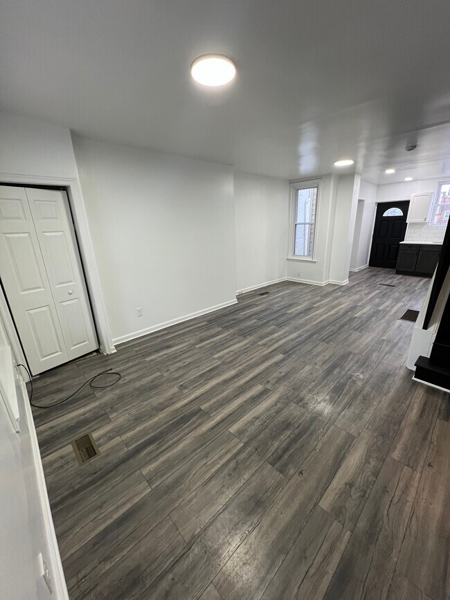 Photo - 912 Pennell St