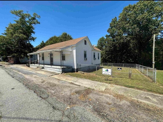 Photo - 202 Spring St