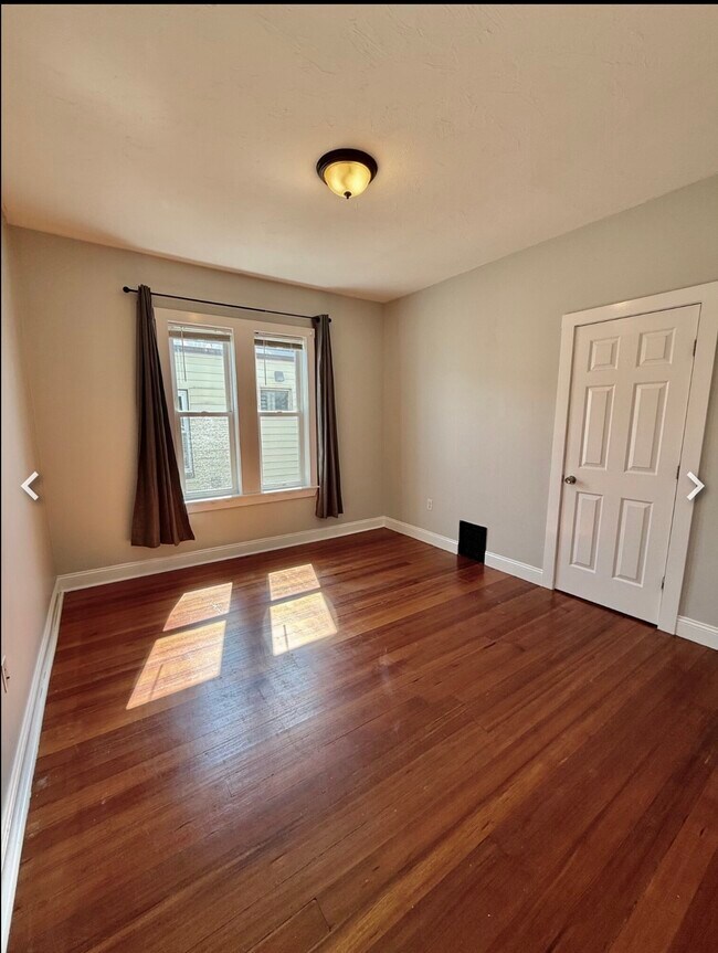 Building Photo - 1085 Dorchester Ave Unit 2