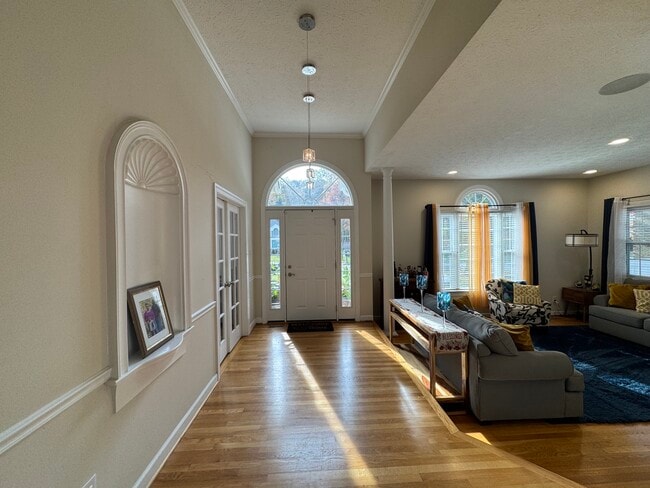 Photo - 329 Woodbrook Run