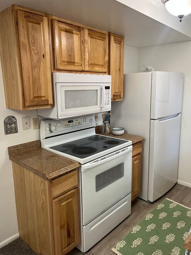 Photo - 2 Bedroom Condo for Rent Unit 13