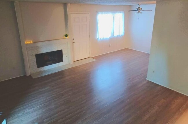 Building Photo - 1190 S Winery Ave Unit 143