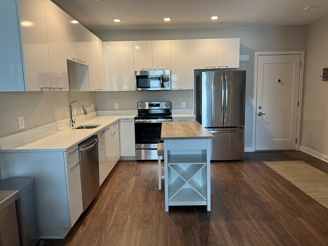 Building Photo - 989 S Buchanan St Unit 215