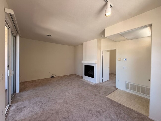 Photo - Great 1 BR/1 BA in the Mirabella community of Mira Mesa! Unidad 54