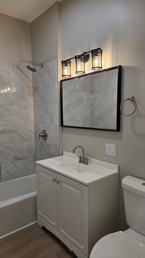 Photo - 3049 N Avers Ave Unidad 2