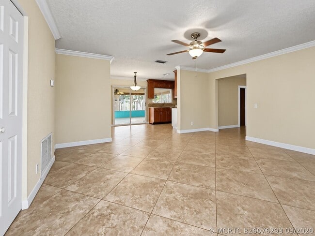 9135 Saddlecreek Dr
