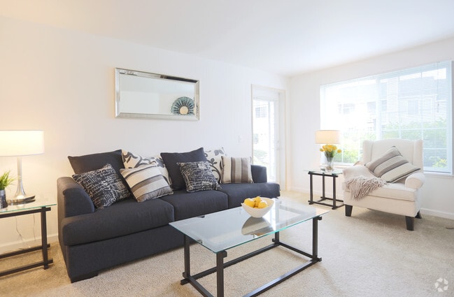 Photo - Creekside at Tanasbourne Apartments