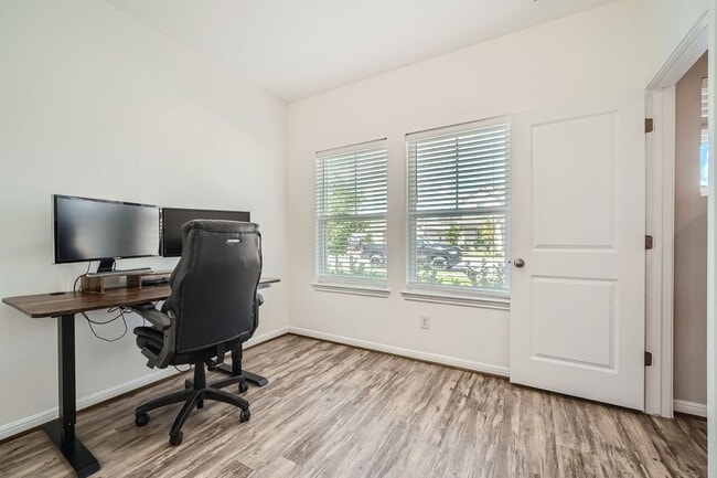 Photo - 434 Windy Reed Rd