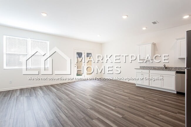 Photo - 308 Rydal Wy