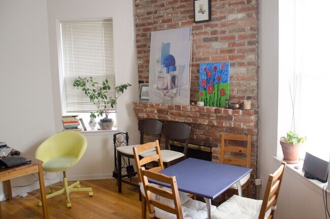 Photo - Dupont Prime Location Tree-Lined Corcoran St & 17th 1 bed 1 bath Condo UTILITIES INCLUDED. Unidad 22