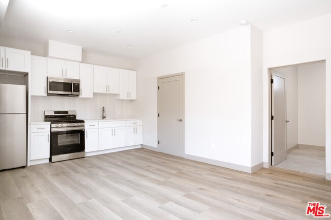 Photo - 2223 Clifford St Unit 104