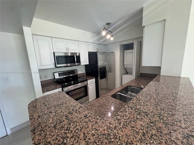 Building Photo - 1155 Brickell Bay Dr Unit 307 Rental
