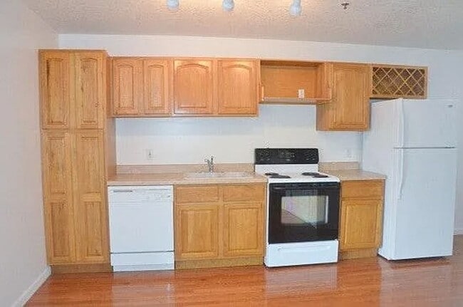 Photo - 411 E Scott St Unit 411 EAST SCOTT APT B