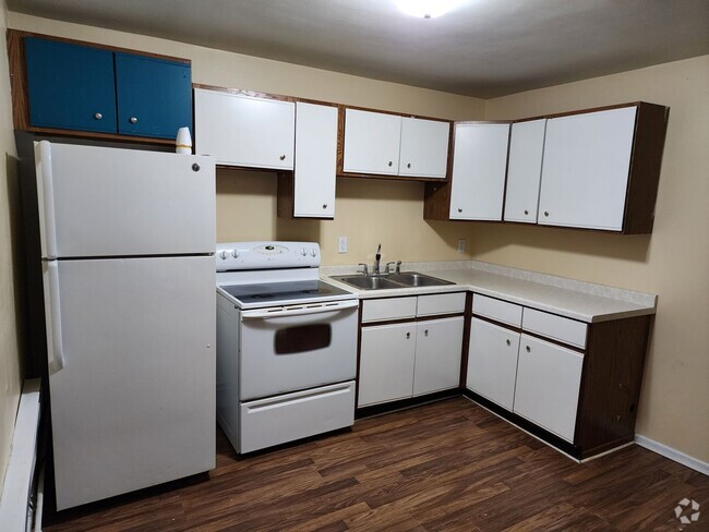 Building Photo - Birch St Duplex Unit Upper Rental