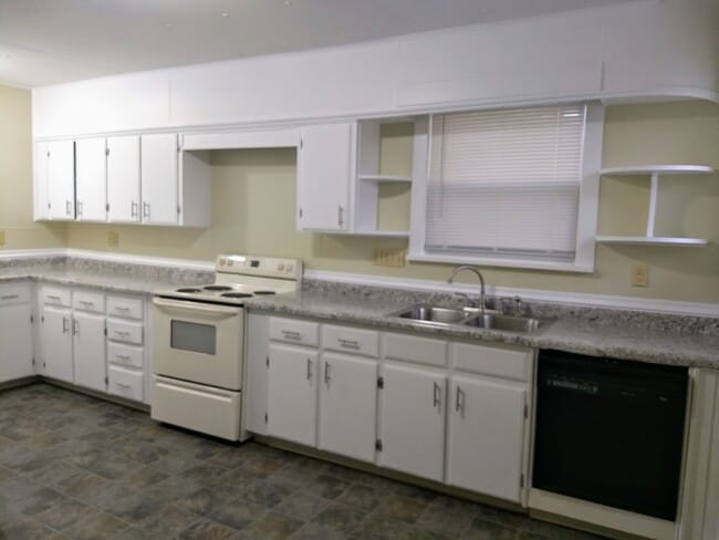 Photo - 136 E Lawrence St